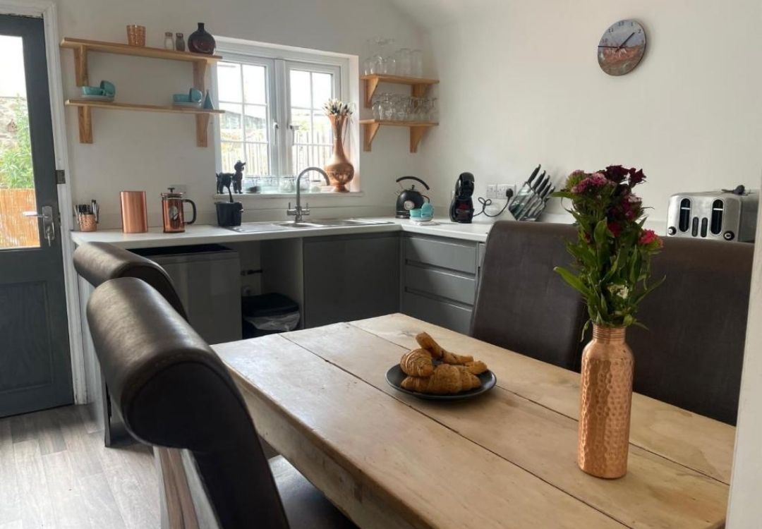 Dining kitchen at Sprats Ridge in Appledore