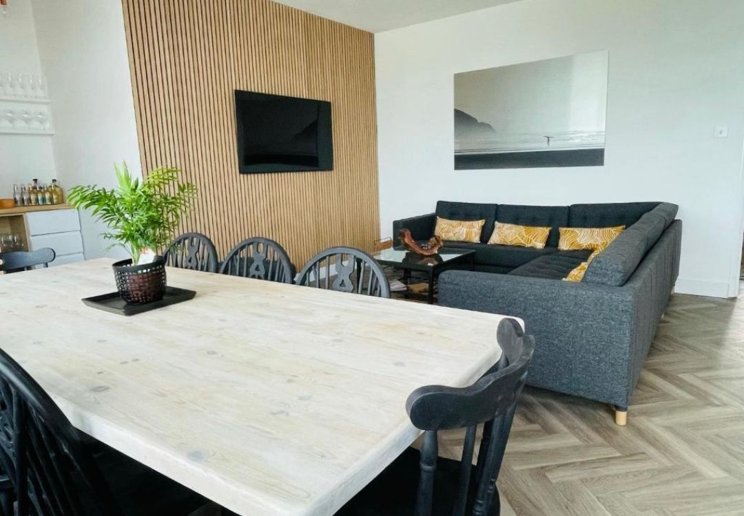 Open-plan dining and living room at Surfside